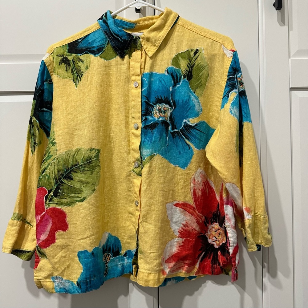 Chico’s vibrant yellow Floral Button-Up Shirt,size 1/medium,linen,cottage,travel